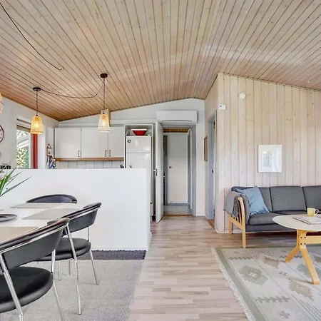 Ilppo - 200m From The Sea By Interhome Feriehus *